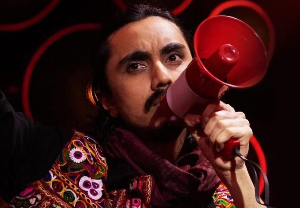 Aditya Gadhvi performing Khalasi